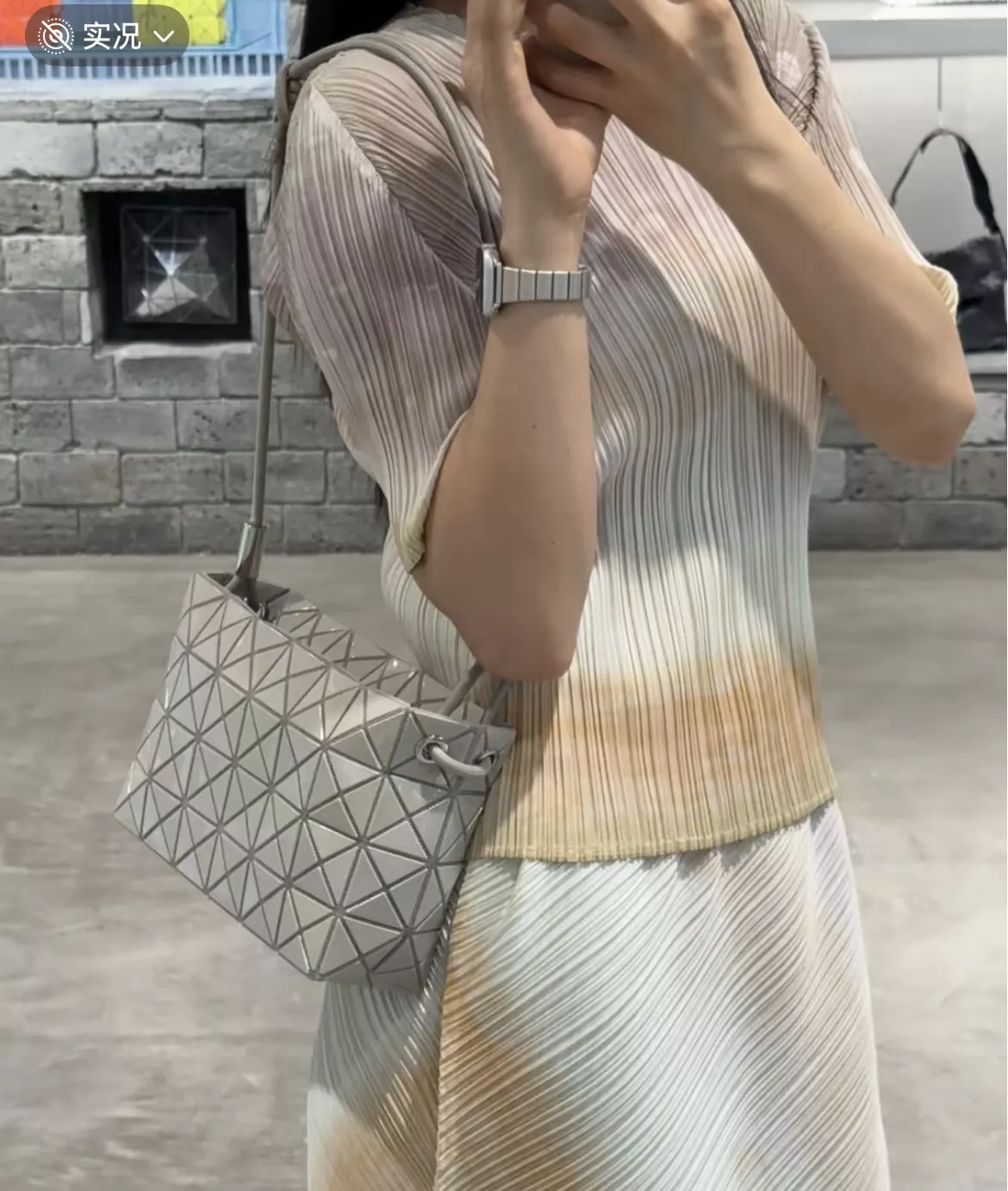 이세이미야케 삼각 패턴 플리츠 스타일 여성 가방 상세 이미지 64
