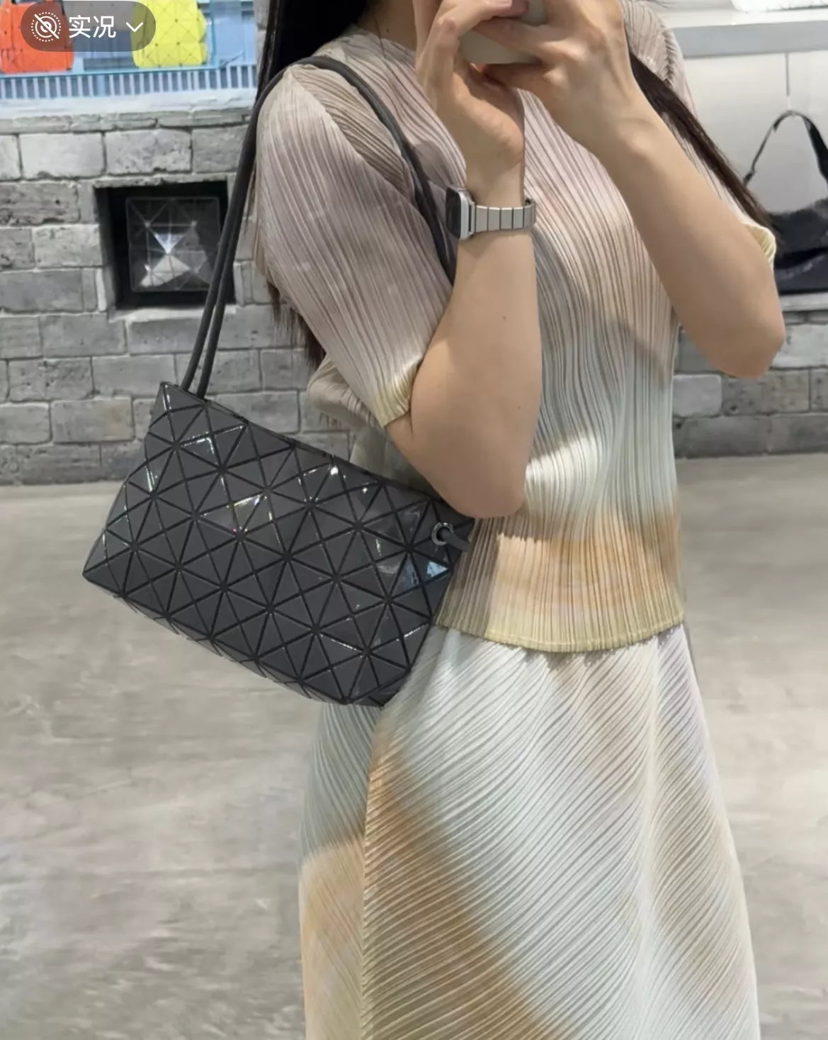 이세이미야케 삼각 패턴 플리츠 스타일 여성 가방 상세 이미지 70
