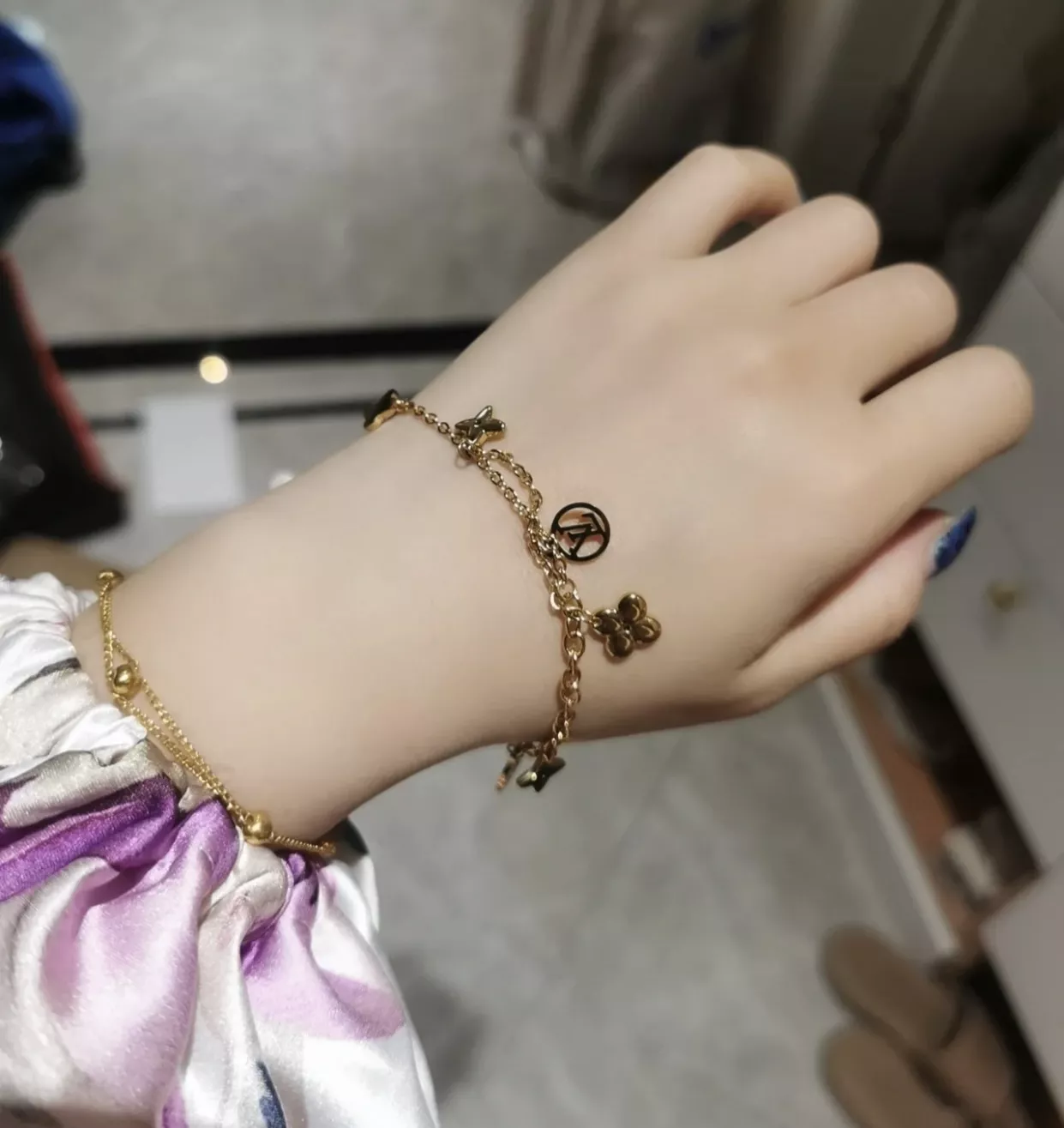 루이비통 클로버 모티브 조절형 팔찌 상세 이미지 35