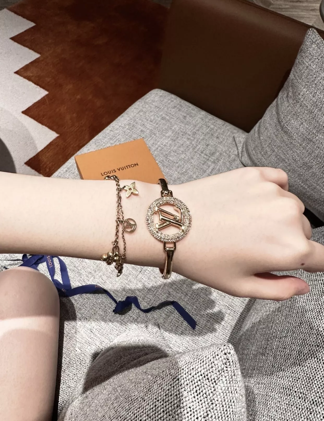 루이비통 클로버 모티브 조절형 팔찌 상세 이미지 32