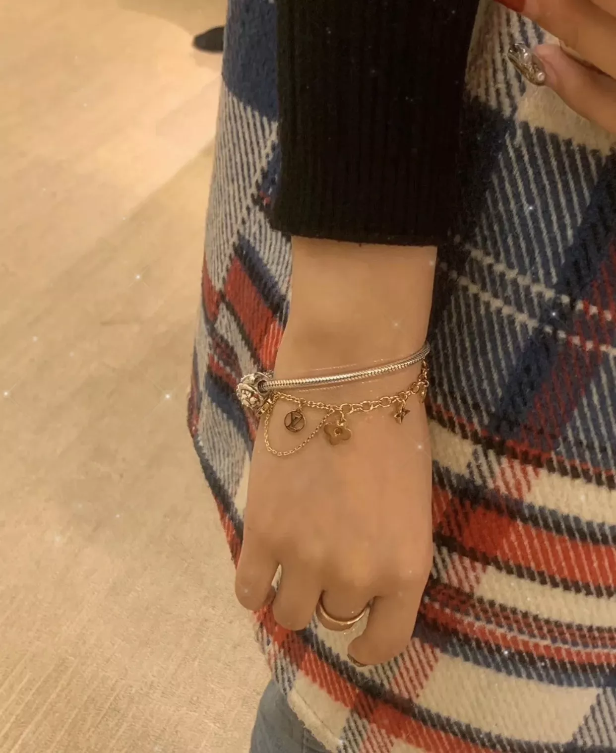 루이비통 클로버 모티브 조절형 팔찌 상세 이미지 23