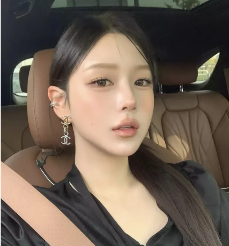 샤넬 더블 C 투톤 드롭 이어링 상세 이미지 15
