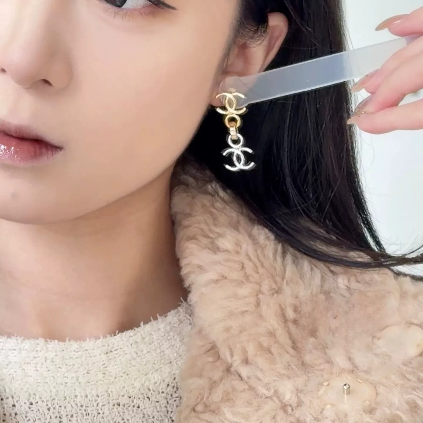 샤넬 더블 C 투톤 드롭 이어링 상세 이미지 10