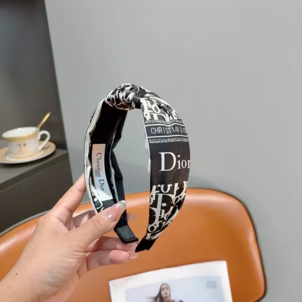 디올 D로고 와이드 헤어밴드