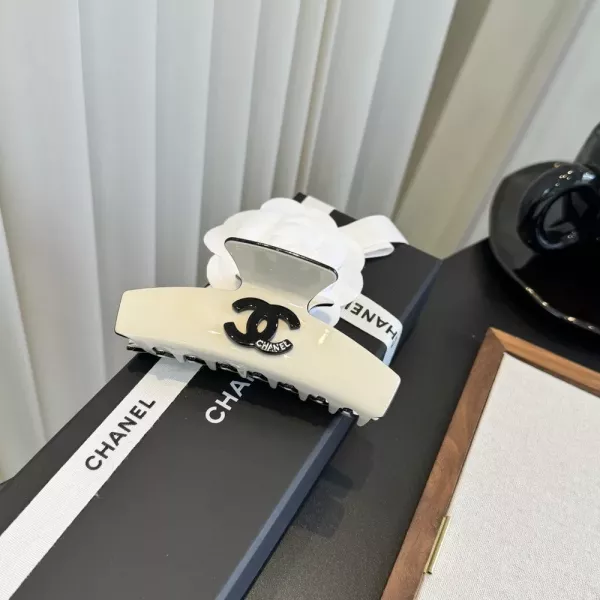 샤넬 로고 포인트 헤어 집게핀