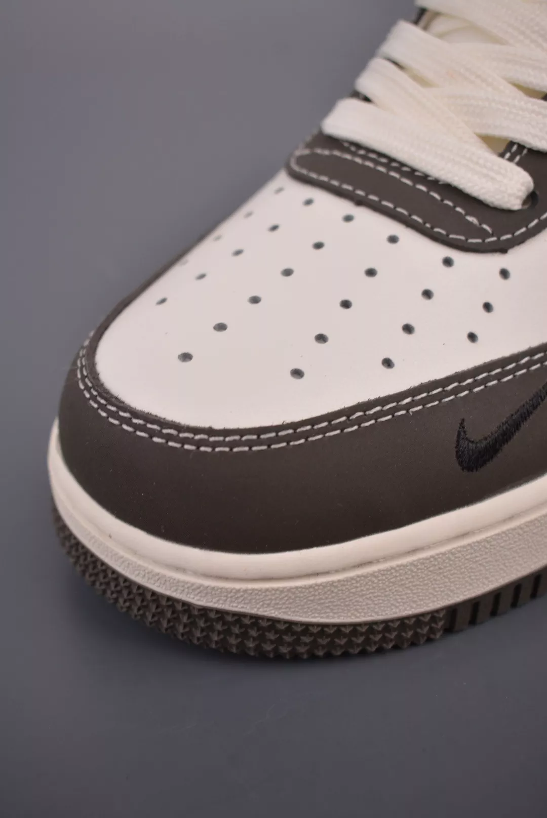 나이키 에어 포스 1 로우 스투시 협업 스니커즈 상세 이미지 6