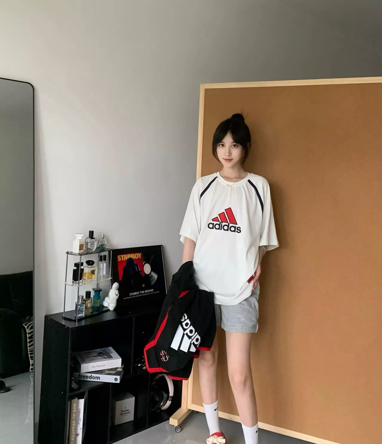 아디다스 삼선 포인트 자수 로고 반소매 티셔츠 상세 이미지 12