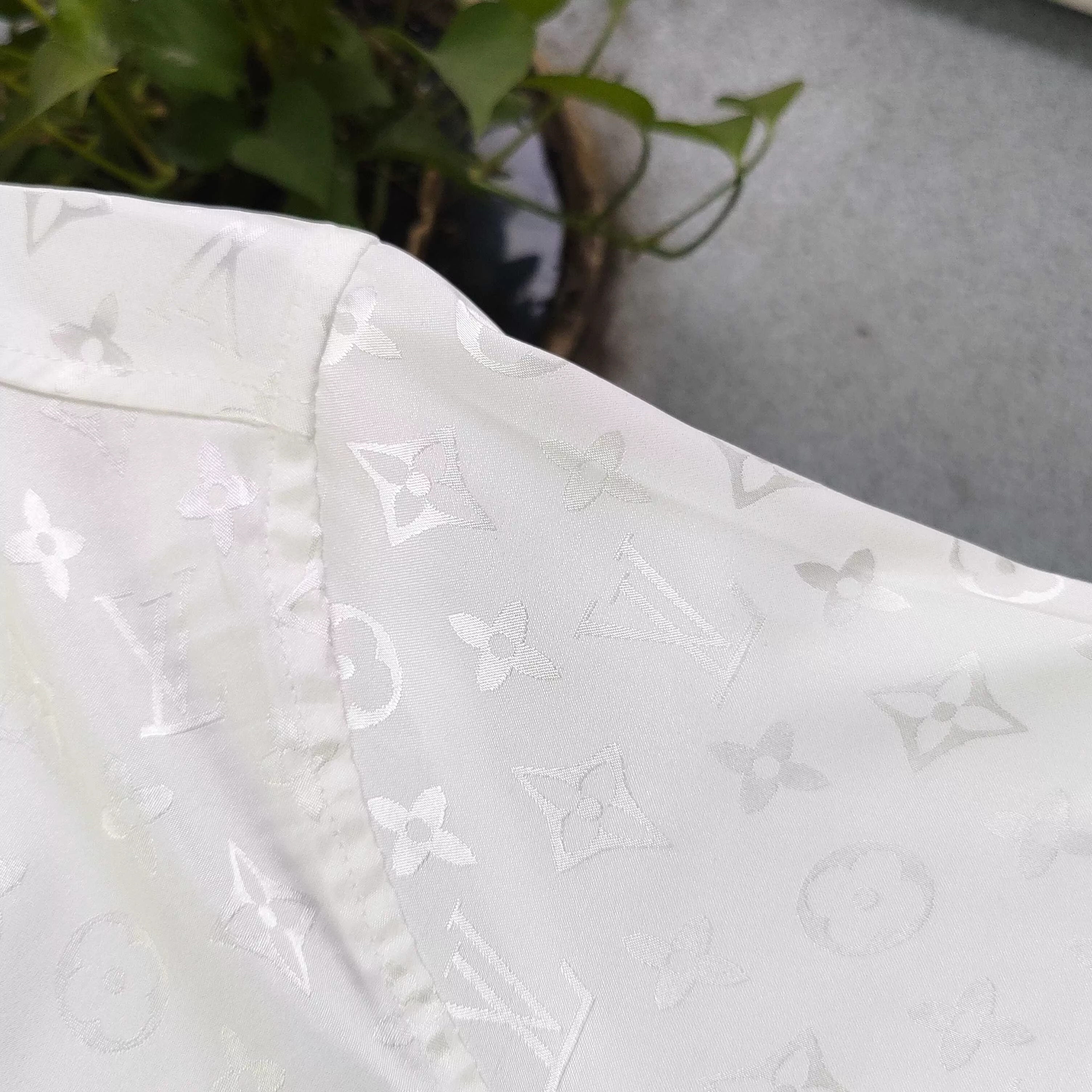 루이비통 클래식 모노그램 반소매 셔츠 상세 이미지 8