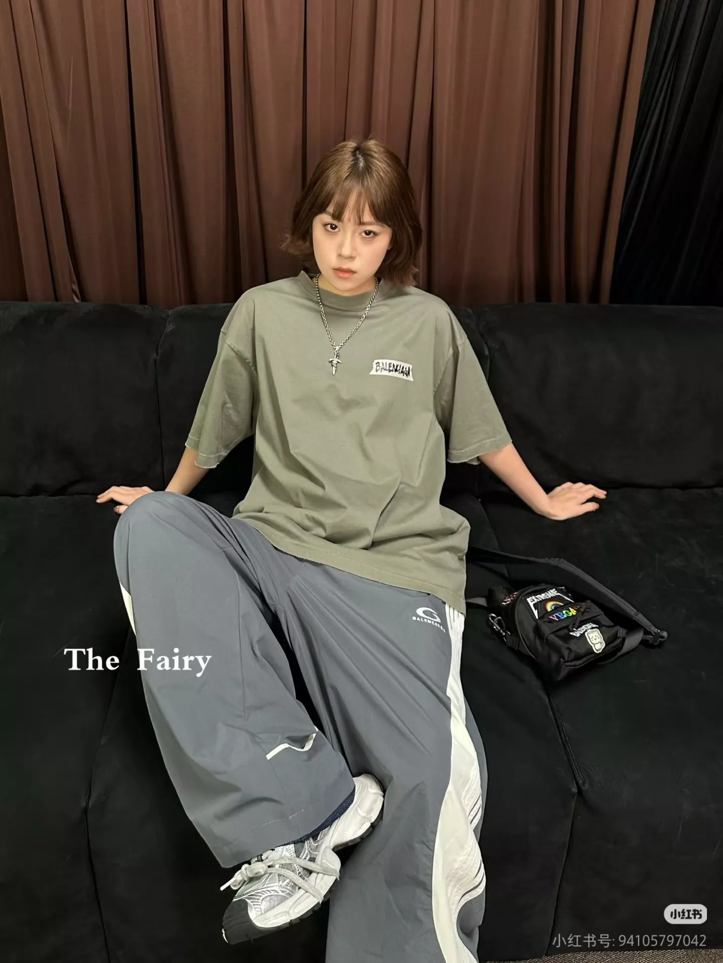발렌시아가 테이프 로고 워싱 디스트로이드 반소매 티셔츠 상세 이미지 24
