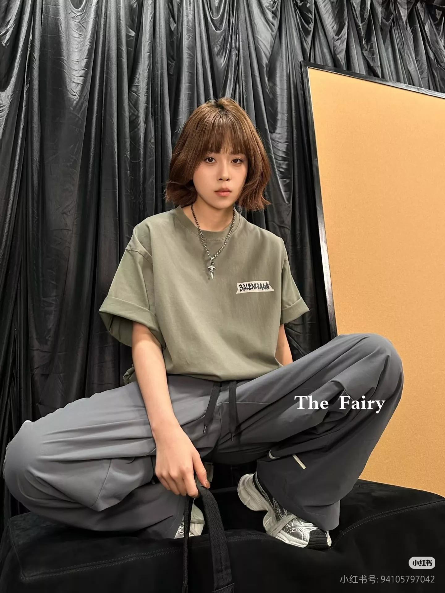 발렌시아가 테이프 로고 워싱 디스트로이드 반소매 티셔츠 상세 이미지 19