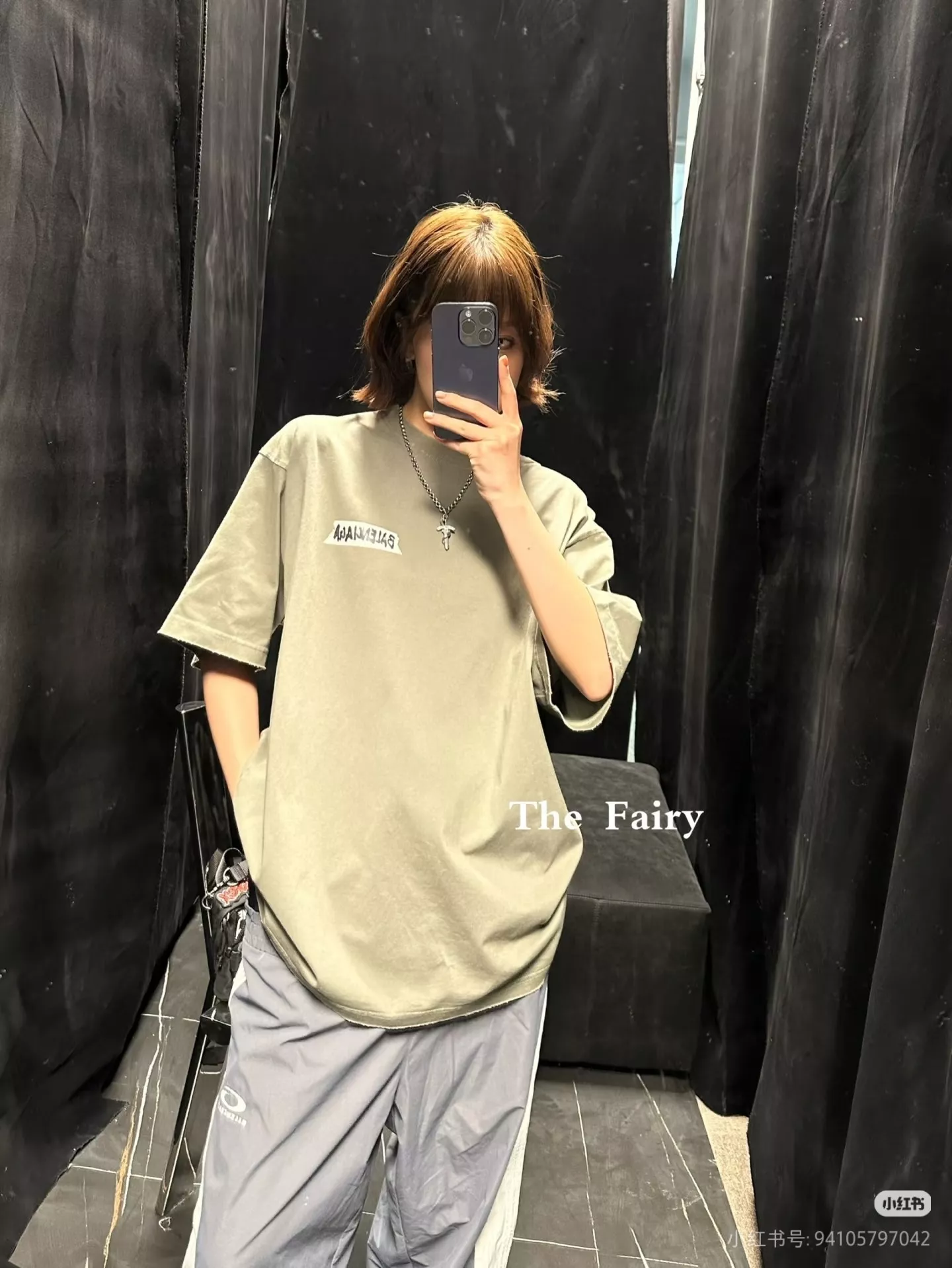발렌시아가 테이프 로고 워싱 디스트로이드 반소매 티셔츠 상세 이미지 25