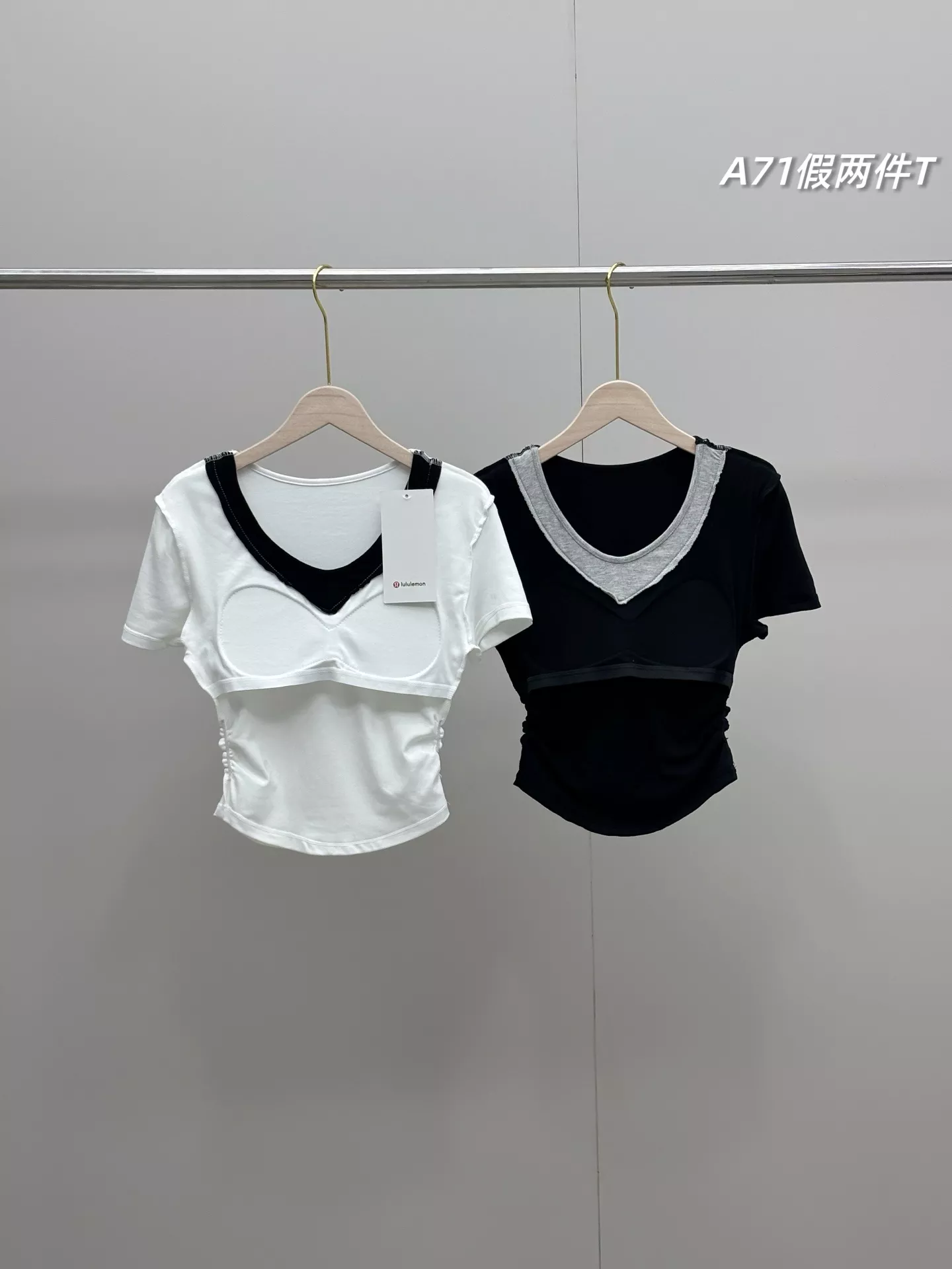 룰루레몬 브라패드 내장 브이넥 페이크 레이어드 반소매 티셔츠 상세 이미지 3