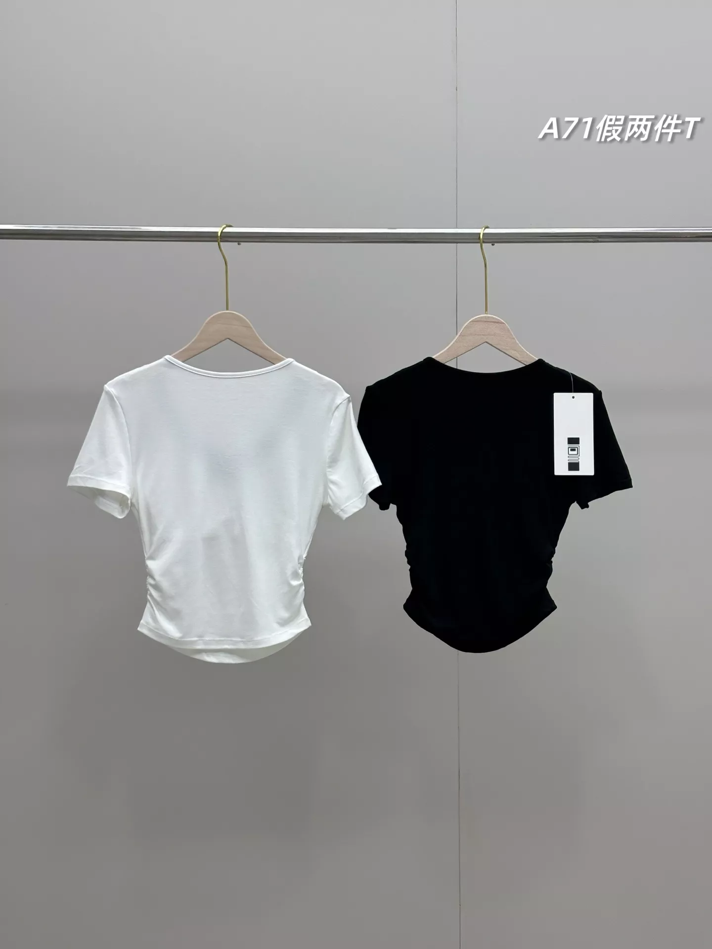 룰루레몬 브라패드 내장 브이넥 페이크 레이어드 반소매 티셔츠 상세 이미지 2