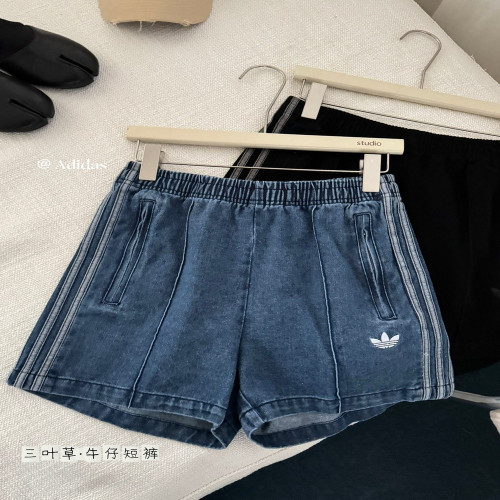 아디다스 빈티지 무드의 여성 데님 반바지