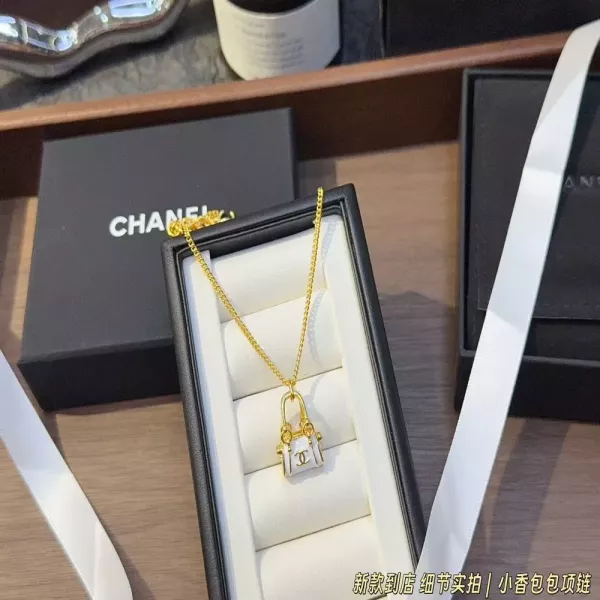 샤넬 자물쇠 포인트 체인 목걸이