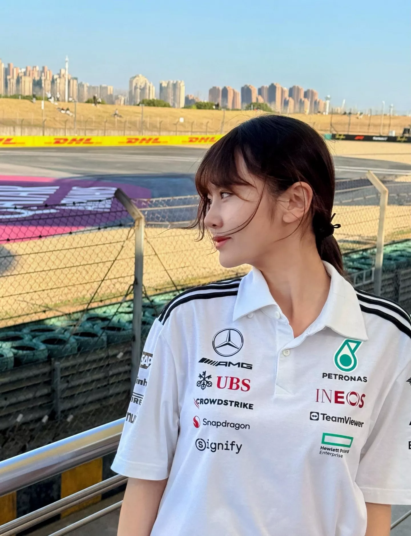 아디다스 메르세데스 AMG 페트로나스 F1 팀 폴로 셔츠 상세 이미지 23
