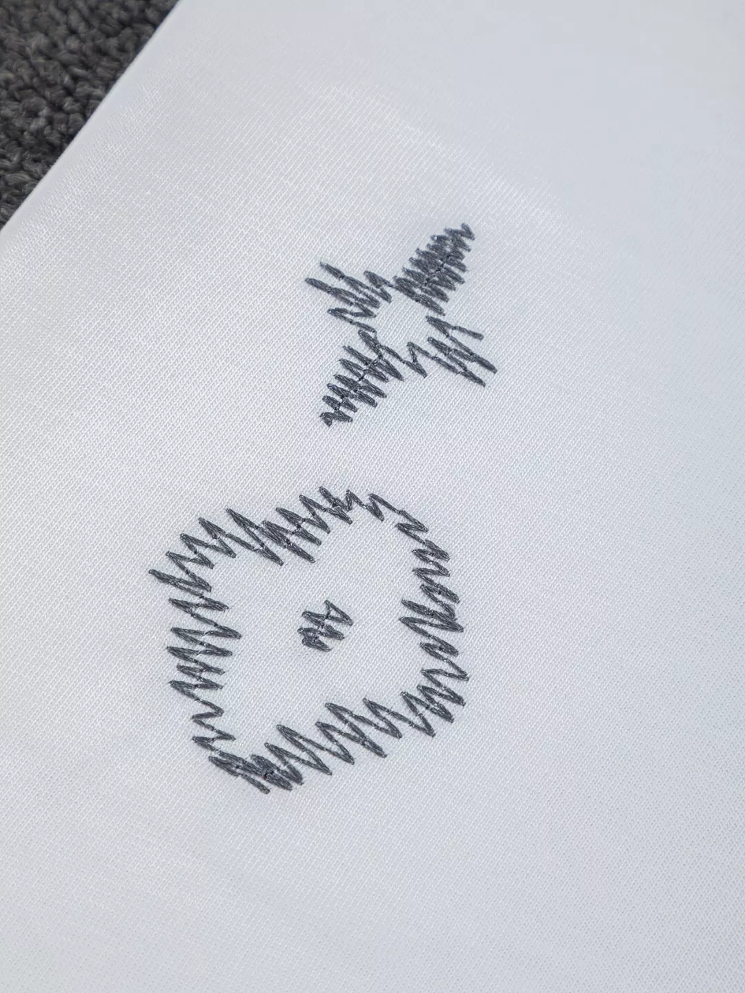 루이비통 모노그램 자수 배색 반소매 티셔츠 상세 이미지 7