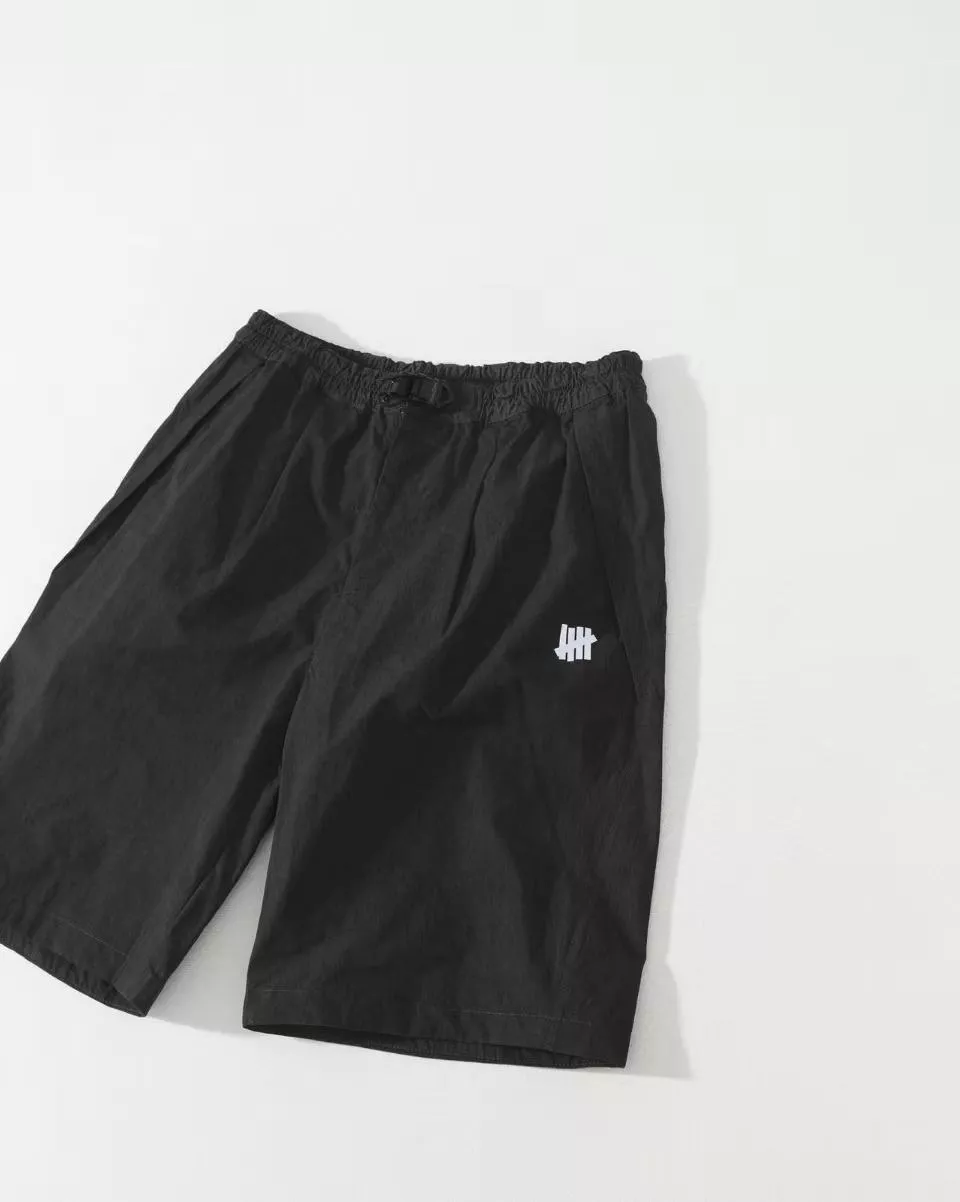 언디피티드 아웃도어 무드의 기능성 반바지 상세 이미지 2