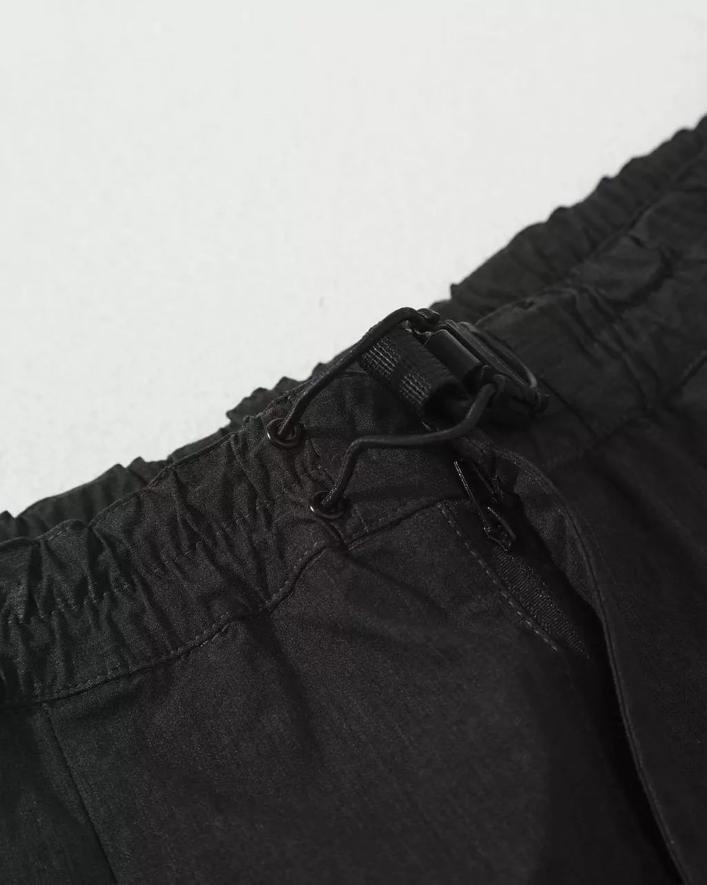 언디피티드 아웃도어 무드의 기능성 반바지 상세 이미지 6