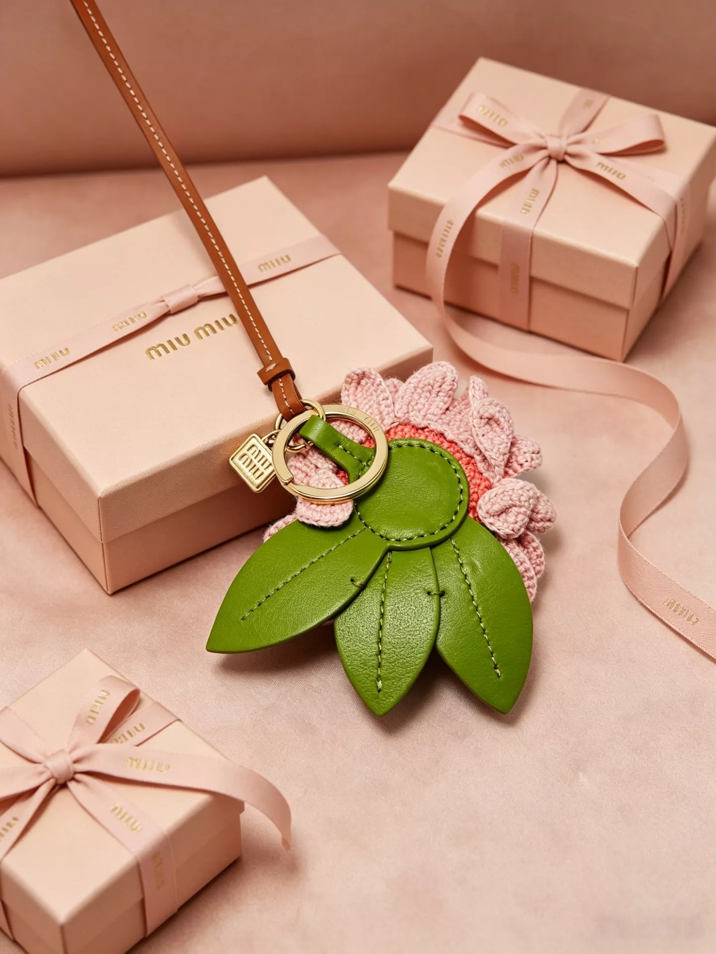 미우미우 해바라기 니트 참 장식 상세 이미지 6