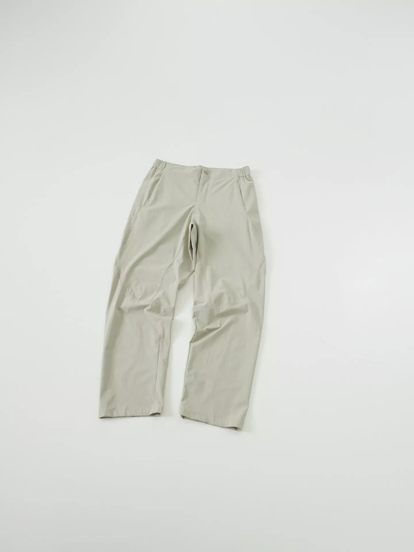 살로몬 아웃도어 무드의 경량 롱 팬츠 상세 이미지 2