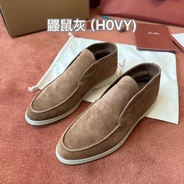 로로피아나 오픈 워크 화이트 솔 모카신