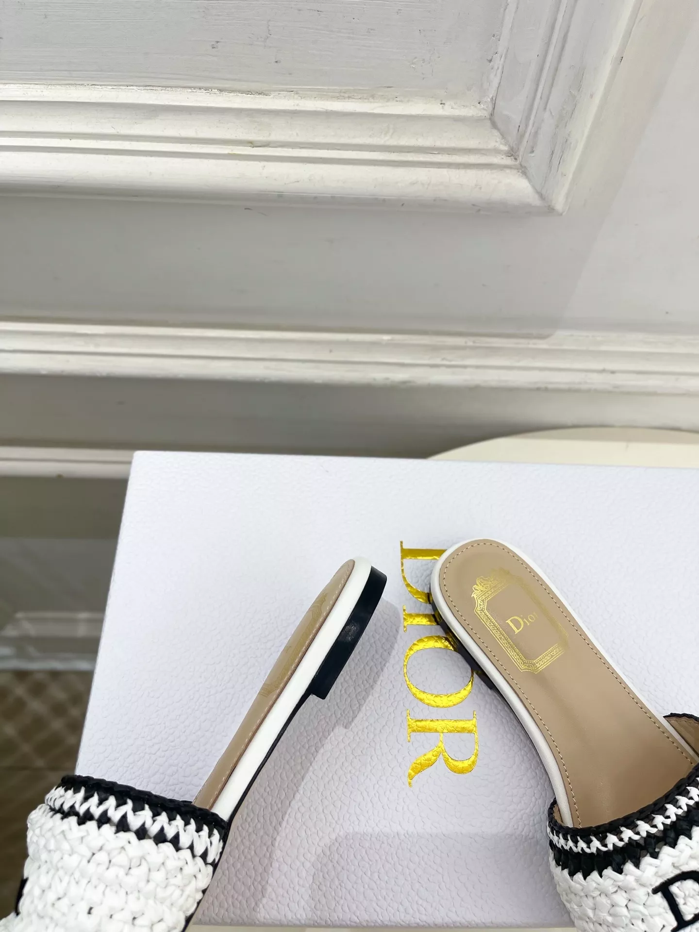 디올 라피아 위빙 자수 굽 슬리퍼 상세 이미지 7