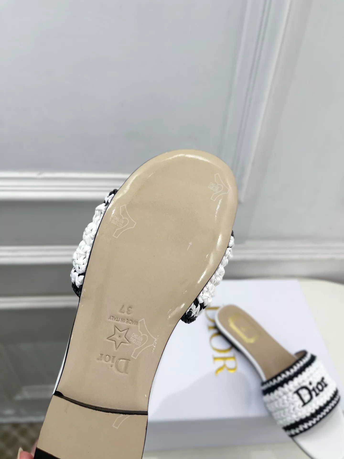 디올 라피아 위빙 자수 굽 슬리퍼 상세 이미지 9