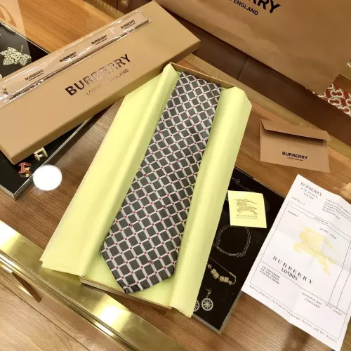 버버리 클래식 체크 실크 넥타이