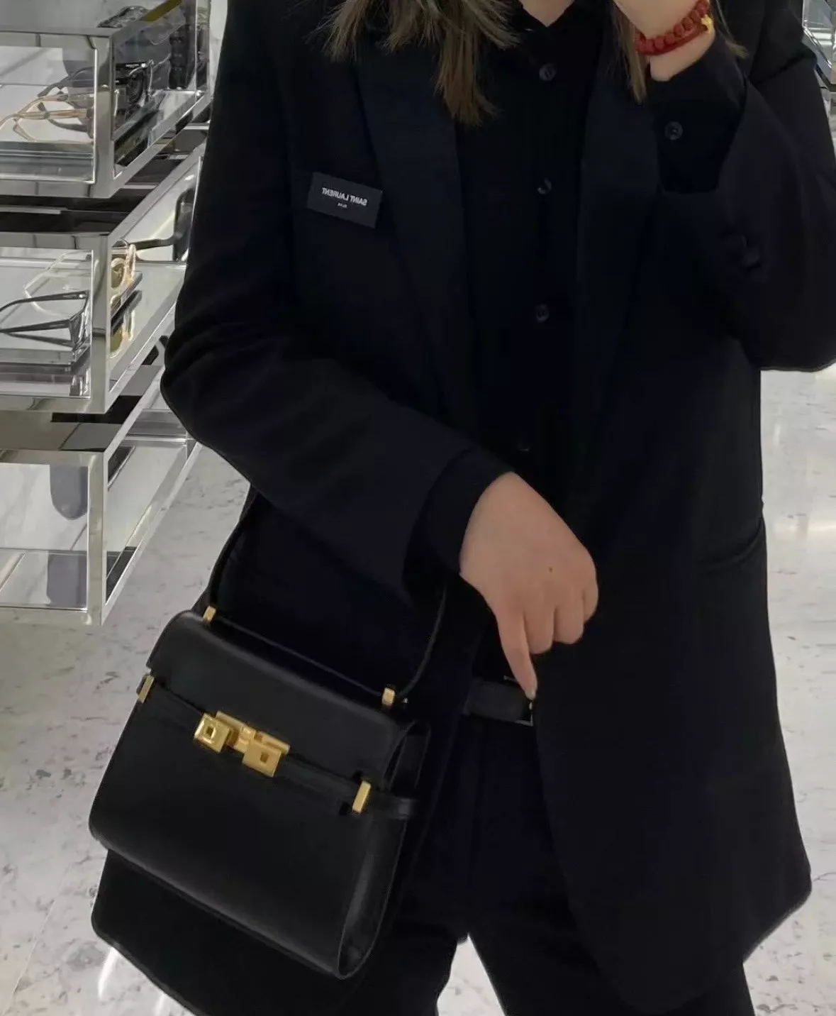 입생로랑 플랩 디테일 미니 핸드백 상세 이미지 21