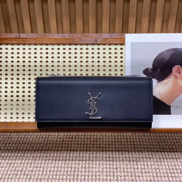 입생로랑 로고 장식 클러치백