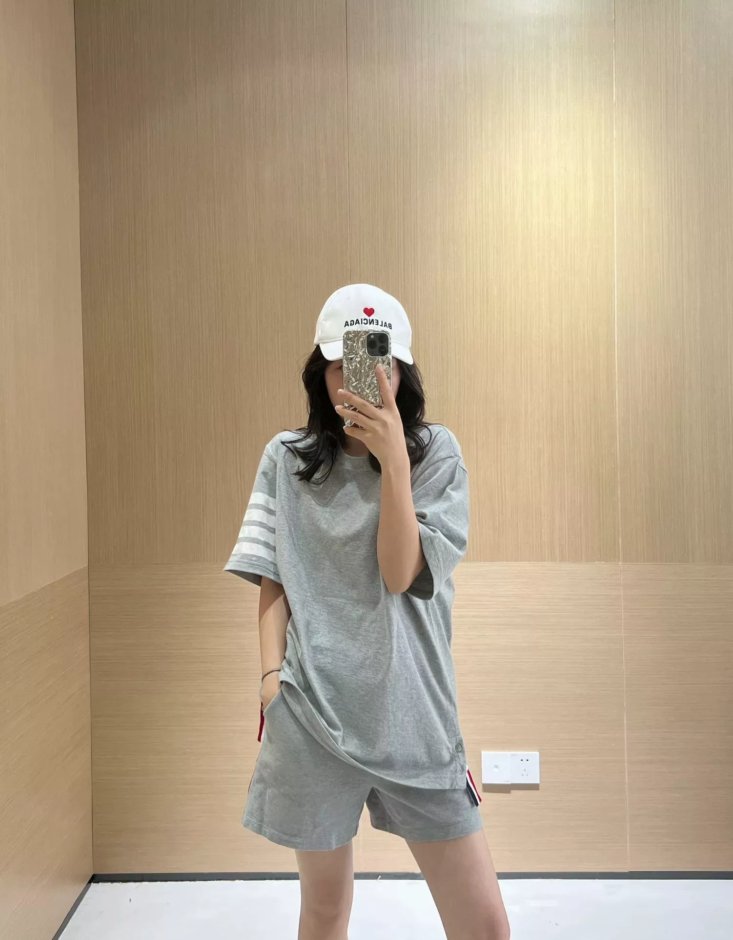 톰브라운 사선 완장 포인트 반소매 티셔츠 상세 이미지 12