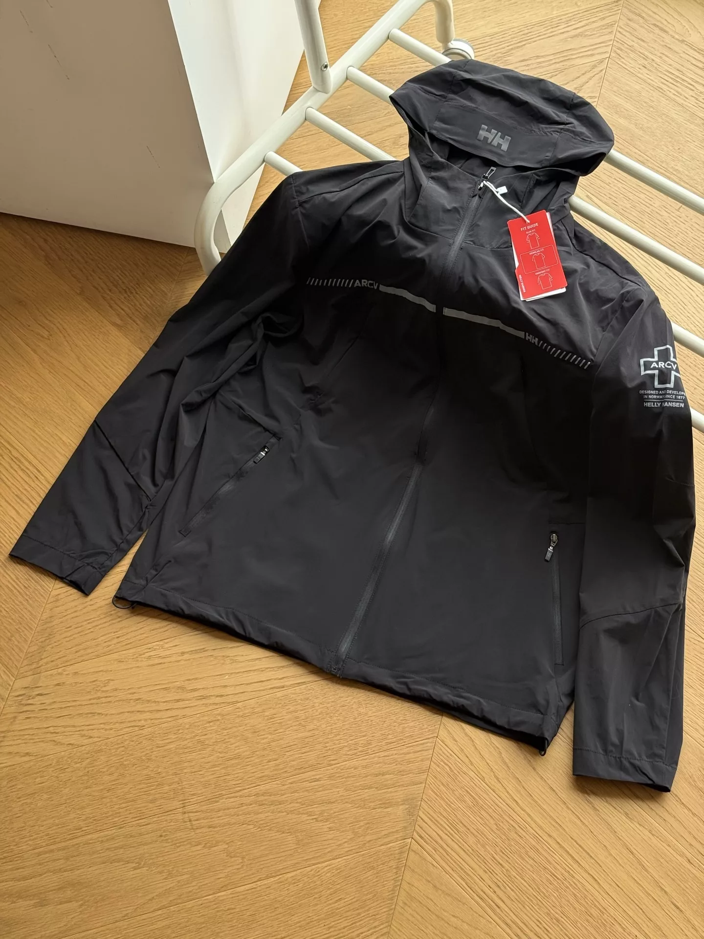 헬리한센 남성용 경량 후드 바람막이 재킷 상세 이미지 1