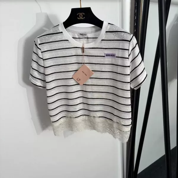 미우미우 레이스 밑단 스트라이프 반소매 티셔츠