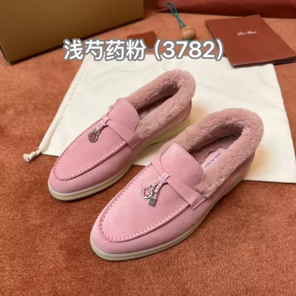 로로피아나 화이트 베이스 여성 모카신 슈즈