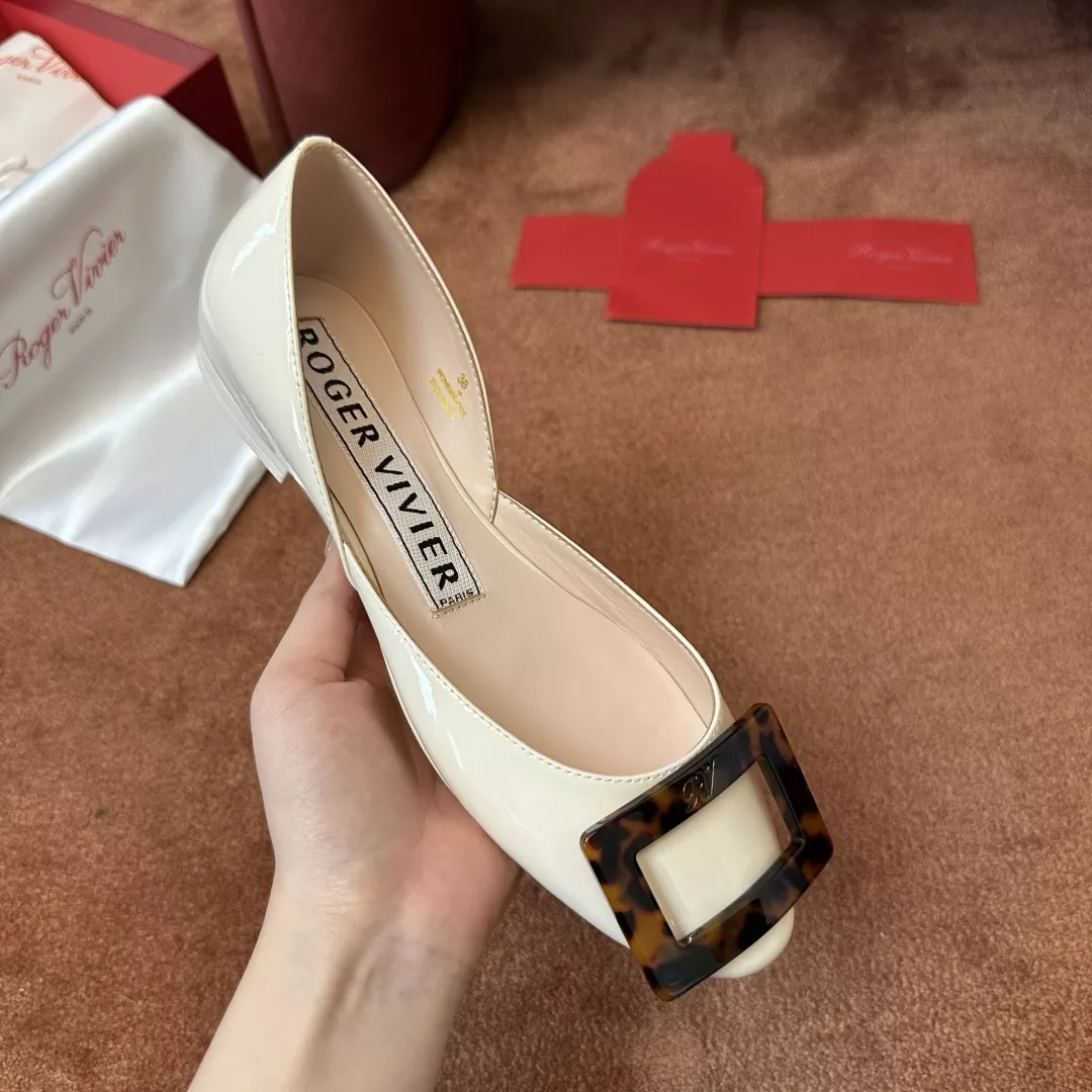 로저비비에 버클 장식 플랫 슈즈 상세 이미지 3