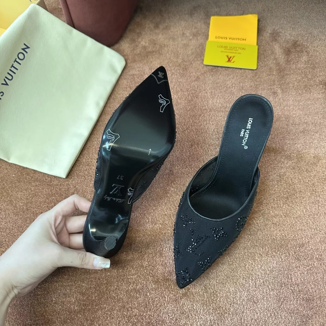 루이비통 로고 디테일이 돋보이는 뮬 슈즈 상세 이미지 7