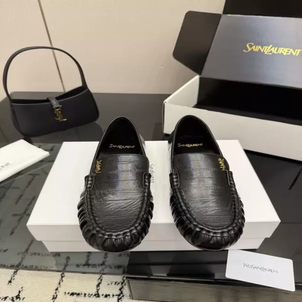 입생로랑 YSL 스몰 로고 로퍼