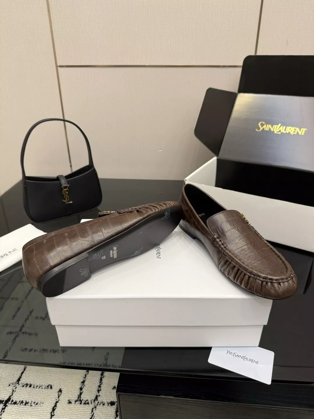 입생로랑 YSL 로고 포인트 로퍼 상세 이미지 6