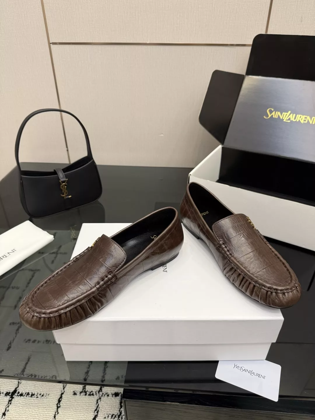 입생로랑 YSL 로고 포인트 로퍼 상세 이미지 4