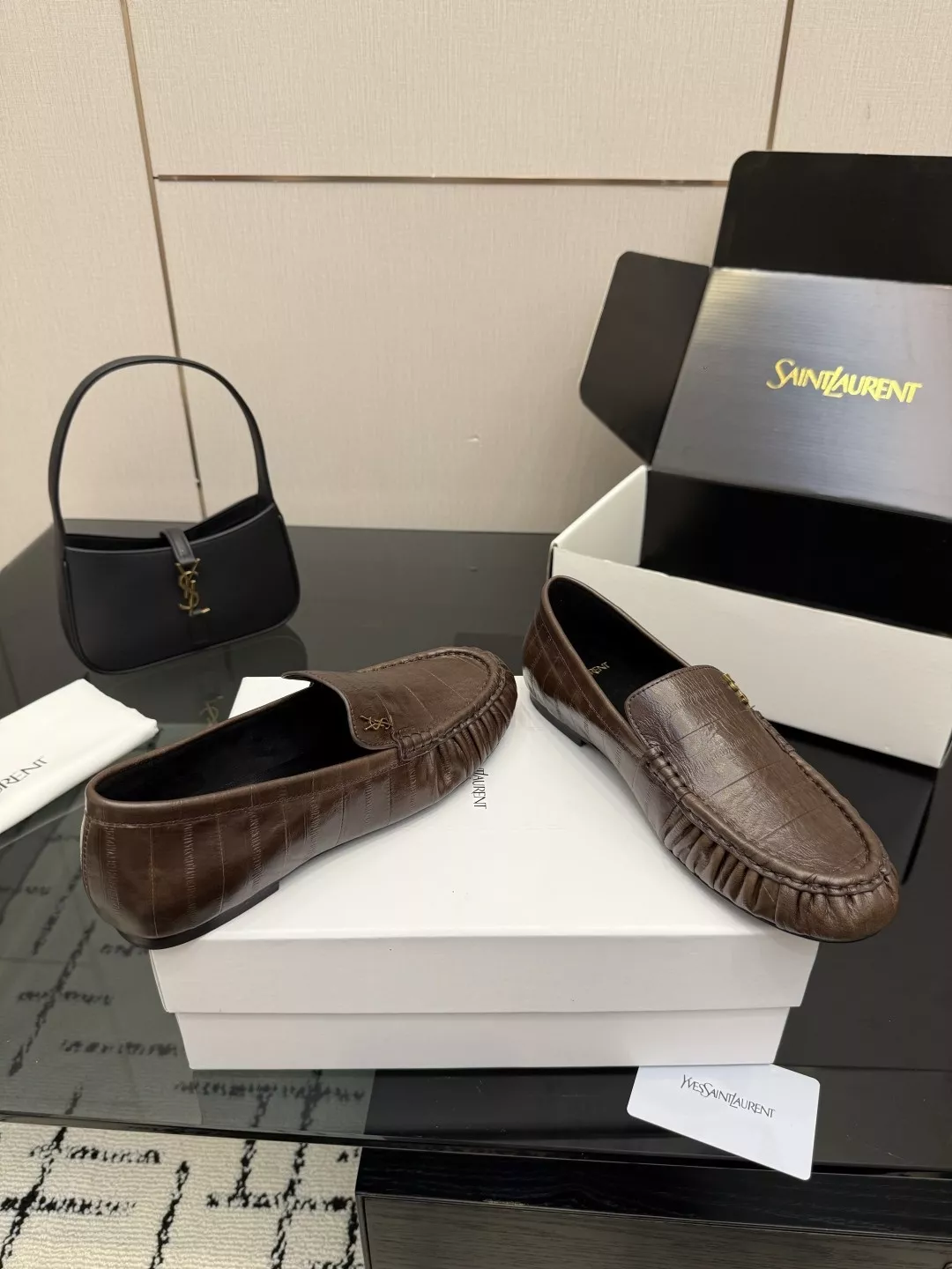 입생로랑 YSL 로고 포인트 로퍼 상세 이미지 5