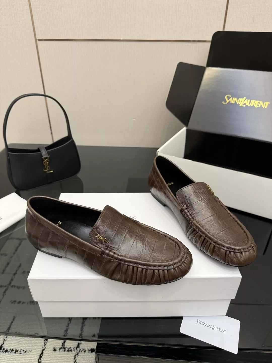 입생로랑 YSL 로고 포인트 로퍼 상세 이미지 3