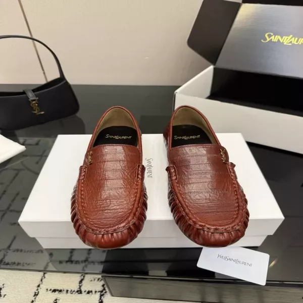 입생로랑 YSL 로고 포인트 로퍼