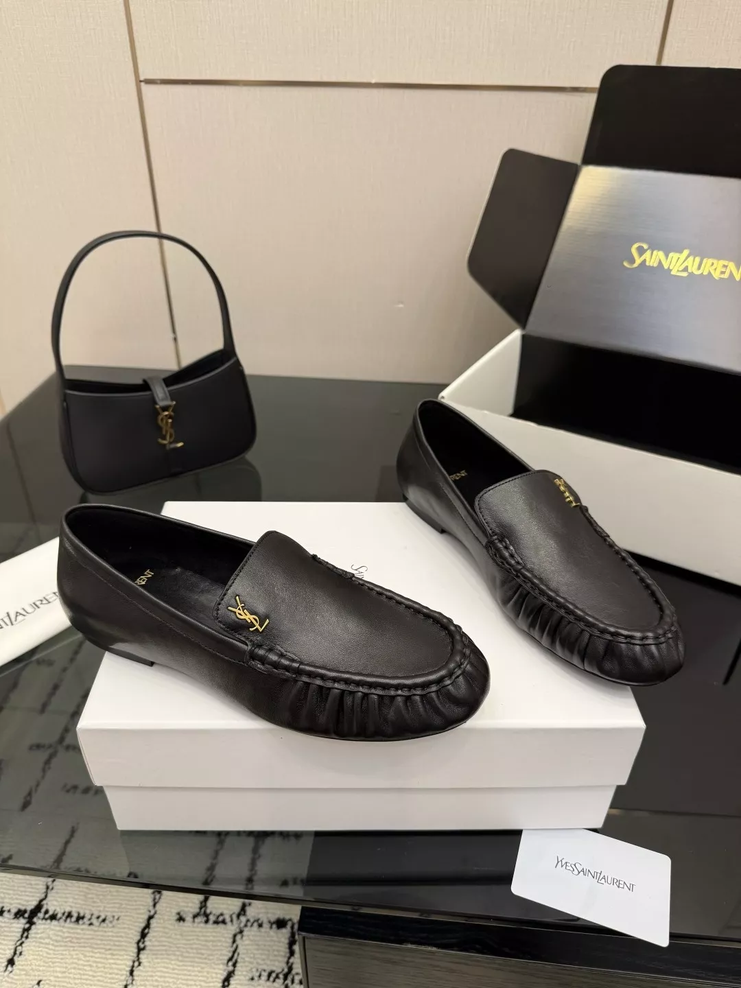 입생로랑 YSL 스몰 로고 로퍼 상세 이미지 3