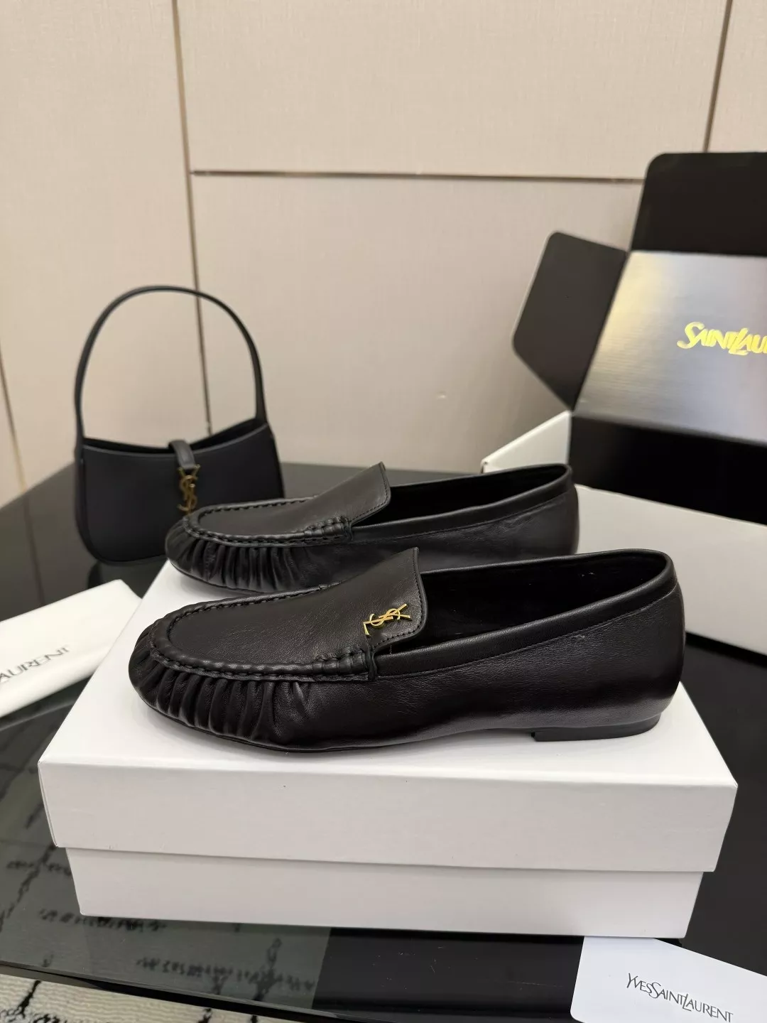 입생로랑 YSL 스몰 로고 로퍼 상세 이미지 2