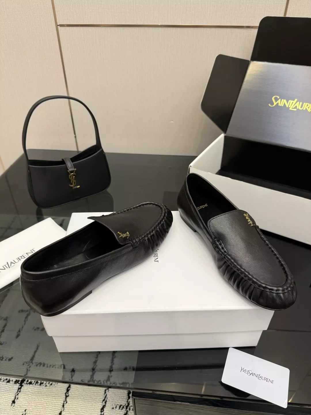 입생로랑 YSL 스몰 로고 로퍼 상세 이미지 5