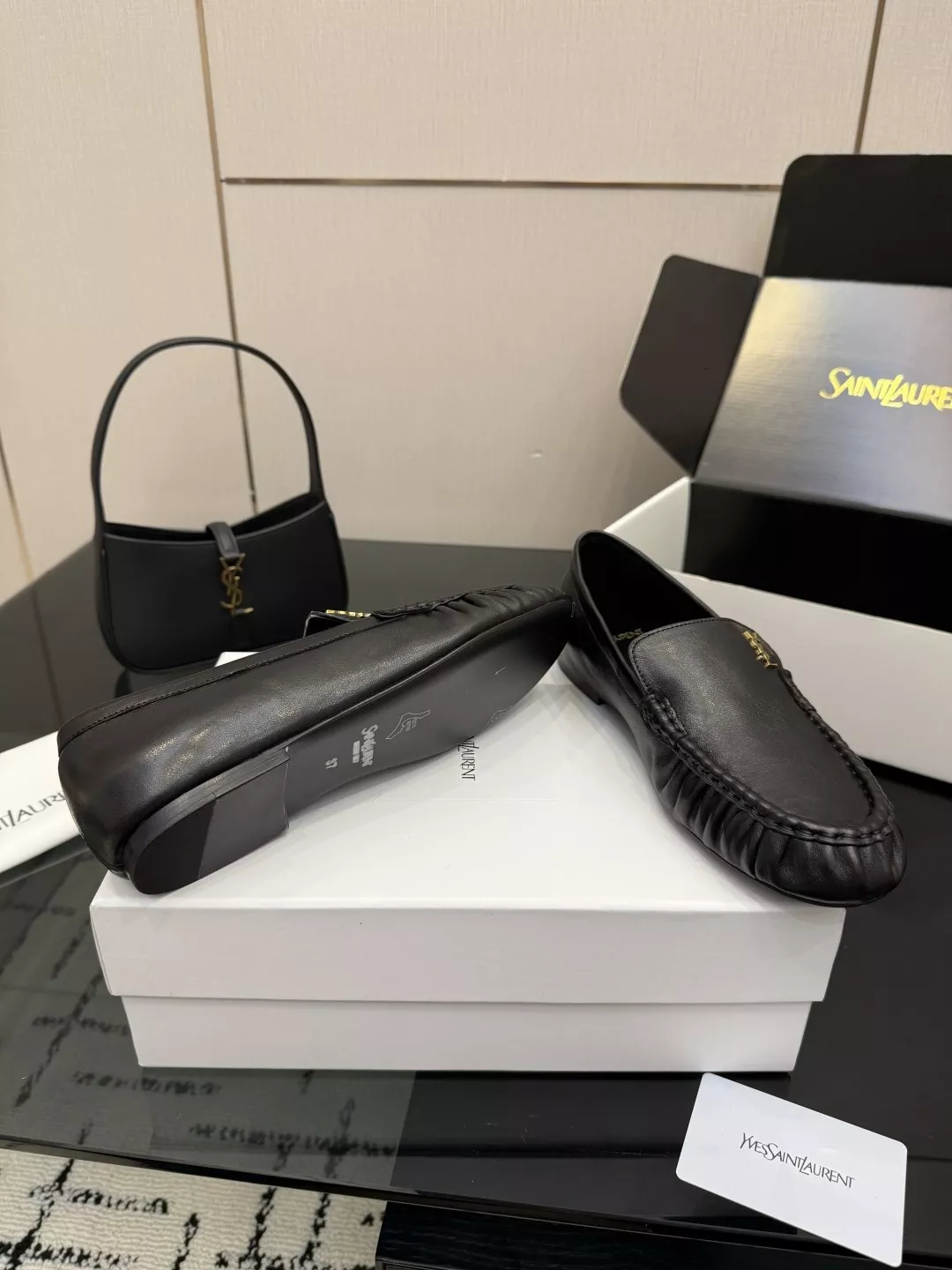 입생로랑 YSL 스몰 로고 로퍼 상세 이미지 6