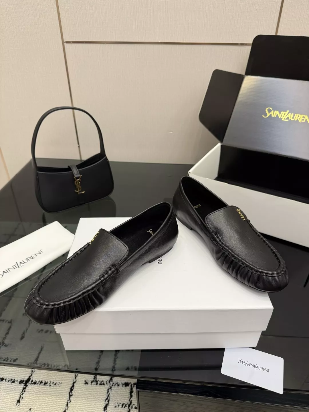 입생로랑 YSL 스몰 로고 로퍼 상세 이미지 4