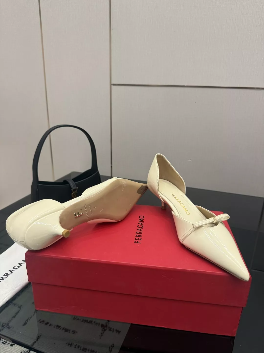 페라가모 포인티드 토 고양이굽 뮬 상세 이미지 5