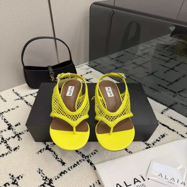 알라이아 메쉬 디테일의 플랫 슬리퍼